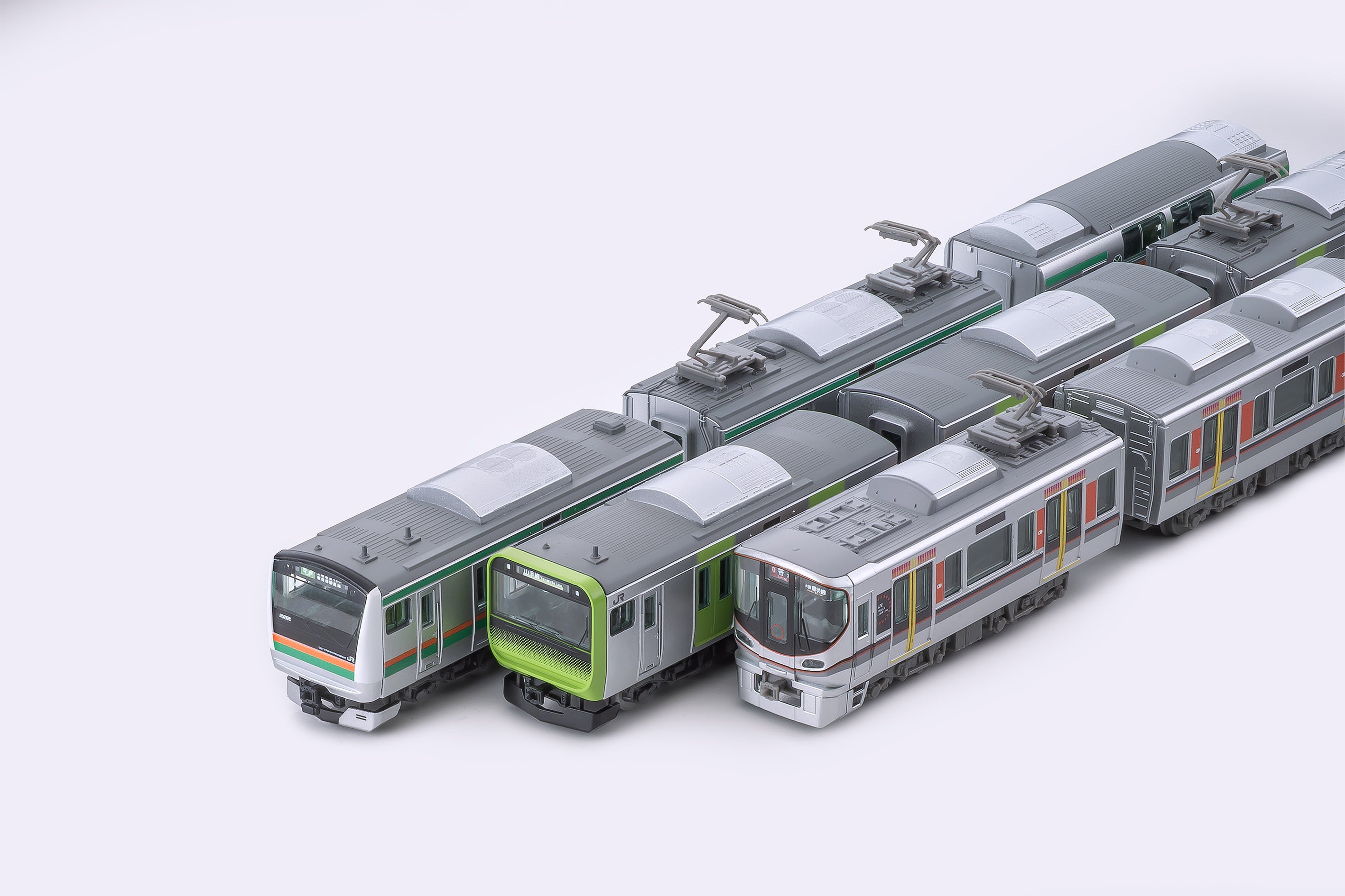 トミーテック提供の第2弾車両ラインナップ写真。E233系3000番代、E235系0番代、323系が並ぶイメージで、単品1個の同梱内容ではありません。