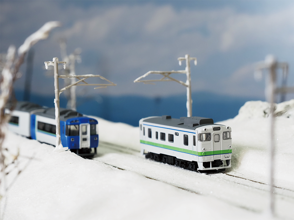 情景内に配置したメーカーの使用イメージ。雪景色の撮影用レイアウトや建物までキットへ含まれるという案内ではありません。 JR北海道商品化許諾済