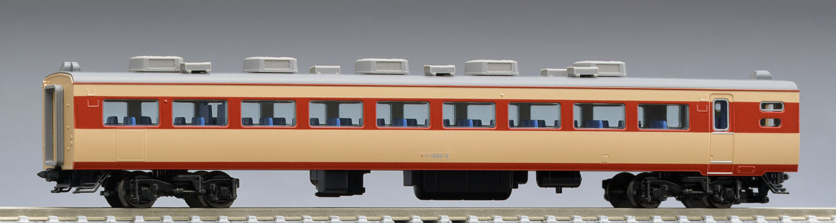 AU13を搭載したサハ481（489）形の単品1両。写真のレールは別売です。模型写真：TOMIX公式商品資料。