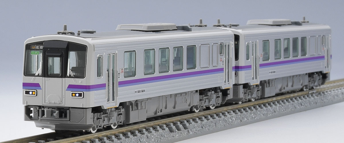 2両の連結と点灯例。線路は別売。写真：TOMIX／トミーテック公式商品資料。
