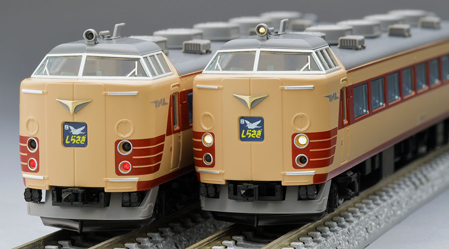 両先頭車の灯火とTN/ダミーカプラーの違い。模型写真：TOMIX公式商品資料。