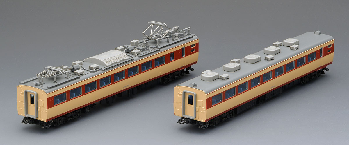 車掌室を持つモハ484形600番代とモハ485形0番代、どちらも後期型。模型写真:TOMIX公式商品資料。