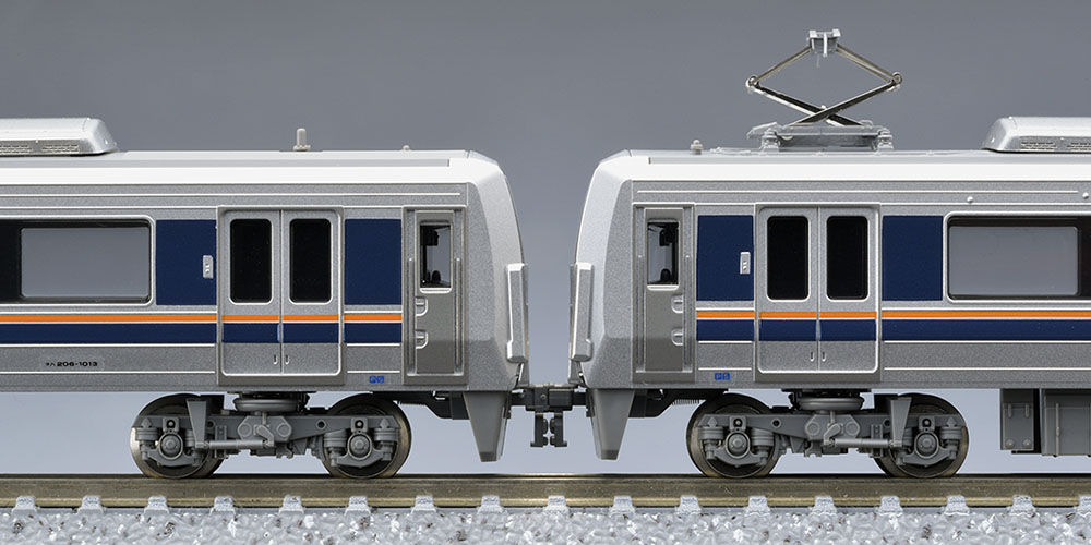 中間先頭車の転落防止幌とTNカプラーの連結部。模型写真：TOMIX公式商品資料。