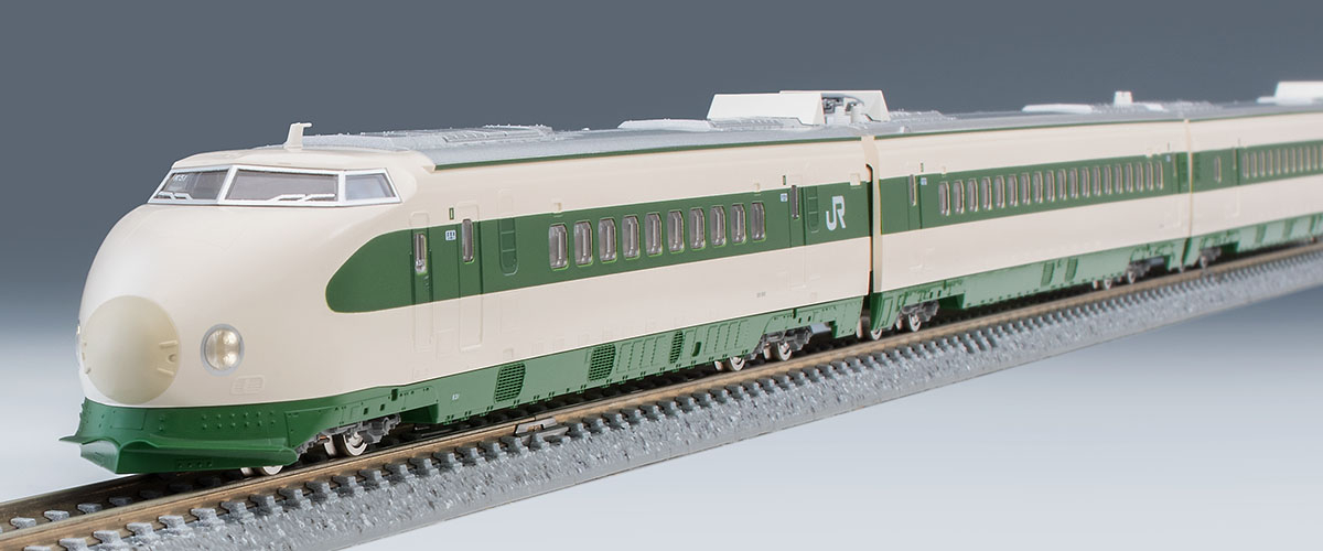 1500番代先頭車の丸い鼻先と緑帯、連結した編成。模型写真：TOMIX公式商品資料。