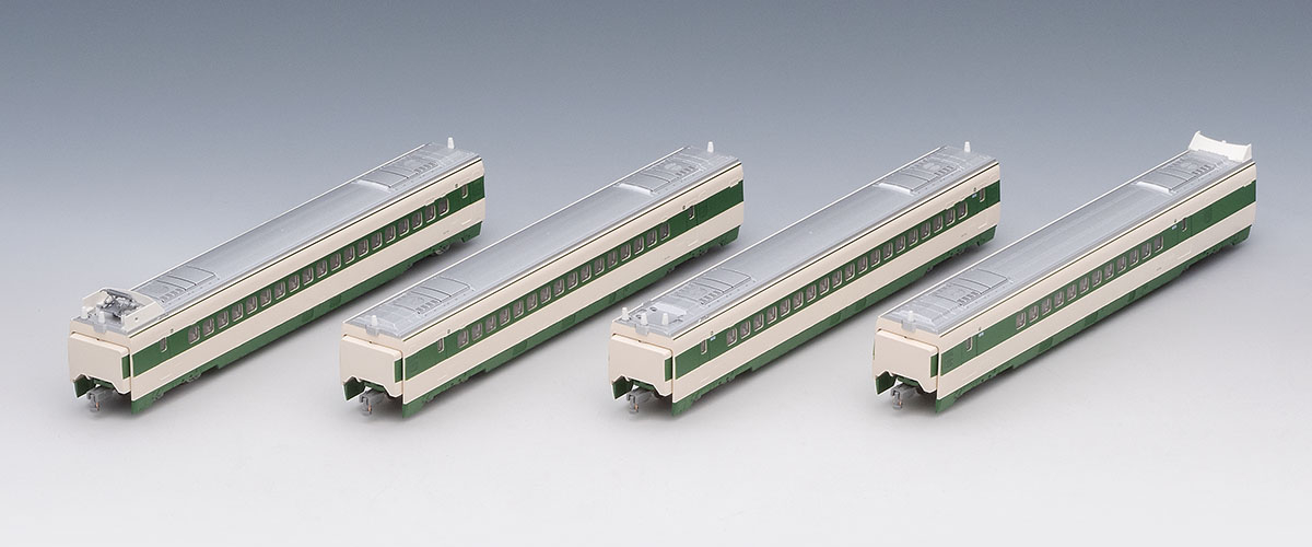 200系K編成の増結中間車4両。6号車226形のパンタグラフ撤去跡など屋根の違いを確認。模型写真:TOMIX公式商品資料。